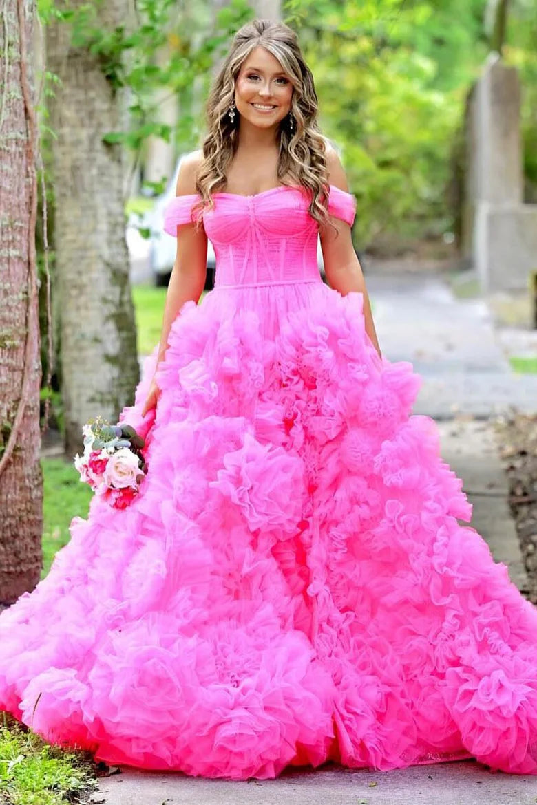 Vestido de fiesta de tul con hombros descubiertos y volantes